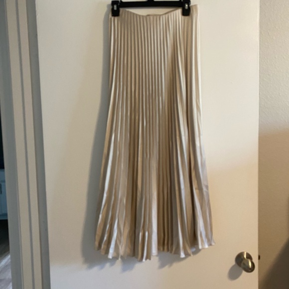 NWT ZARA PLEATED SATIN EFFECT SKIRT SOFT GOLD - Picture 7 of 8